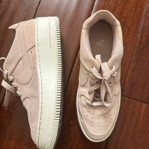 Nike Beige Sneakers